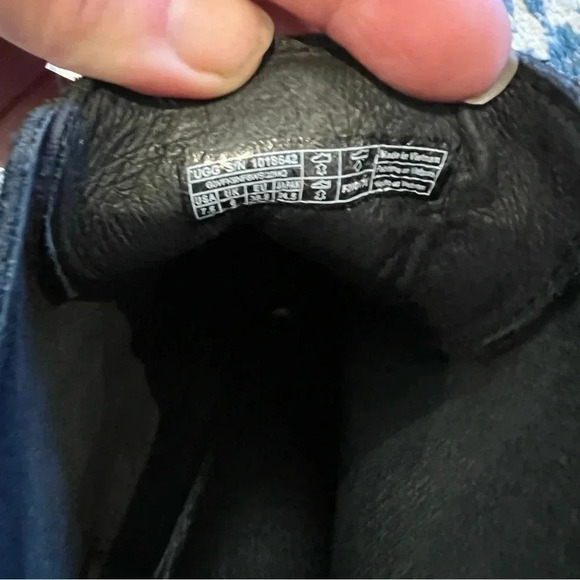 UGG Corin Heeled Suede Ankle Fringe Heeled Bootie Zipper Back 7.5 - Picture 6 of 8